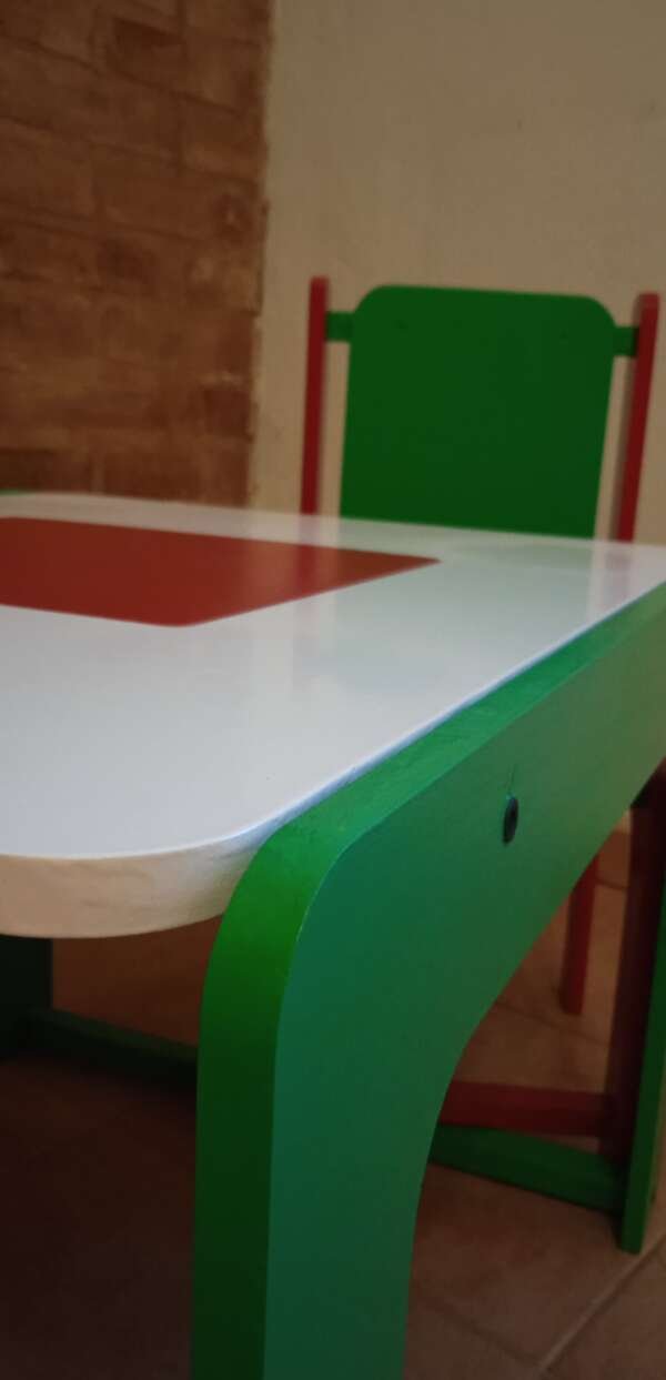 MESA Y SILLA - Imagen 4